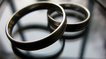 Eheringe kaufen und pflegen – ein Ratgeber
