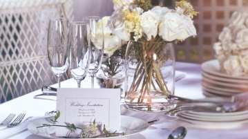 Die perfekten Tischkarten für die Hochzeit finden